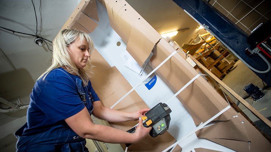 Expedice koupelnového vybavení ze skladu v Mostě