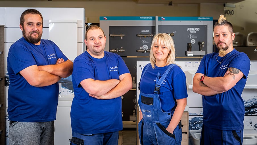 Personál skladu koupelnového studia v Mostě Svět koupelny