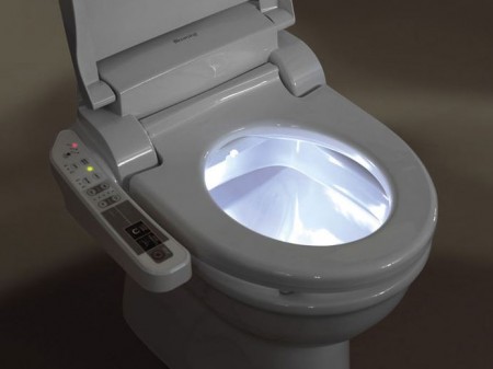 Elektronické bidety do každé domácnosti aneb voda nebo papír?