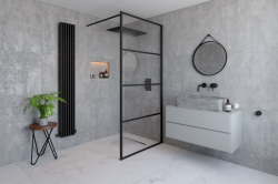 Minimalistická šedá koupelna s walk-in sprchou v černém rámu, nikou s podsvícením, závěsnou skříňkou a betonovým umyvadlem