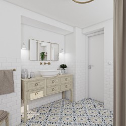 Retro umyvadlová zóna se světlou dřevěnou skříňkou, umyvadlem, zlatou nástěnnou baterií a vzorovanou dlažbou v jemných tónech