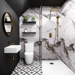 Malá černá koupelna s walk-in sprchou, zlatými podomítkovými bateriemi, vzorovanou dlažbou a závěsným umyvadlem u kulatého zrcadla