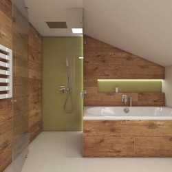 Podkrovní koupelna s obezděnou vanou v dekoru dřeva, sprchou se zelenkavým obkladem a podsvícenou nikou nad vanou